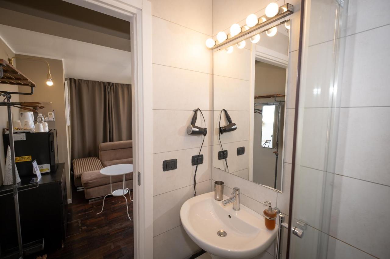 Cconforthotels R&B Cavour Бари Екстериор снимка