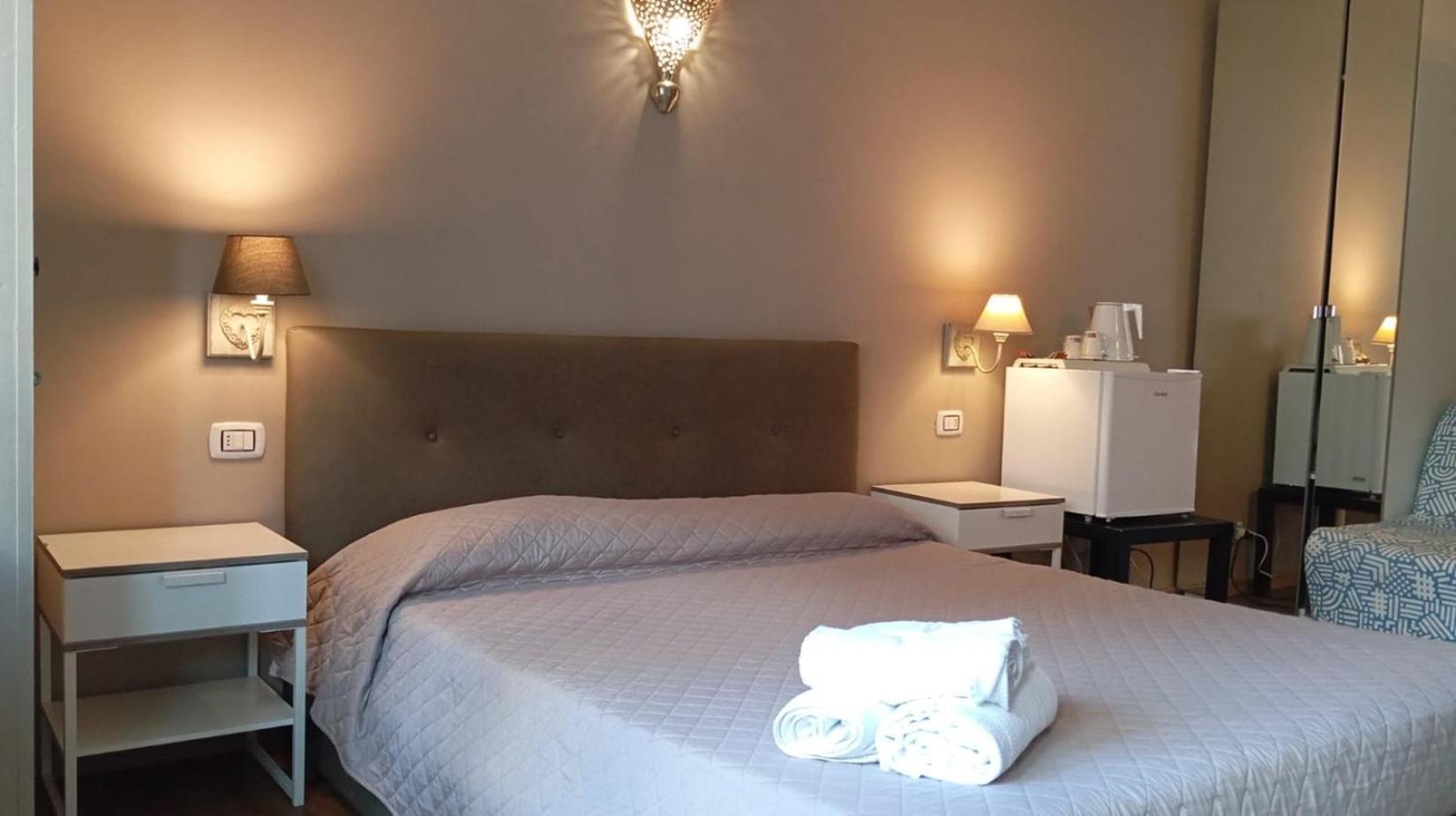 Cconforthotels R&B Cavour Бари Екстериор снимка