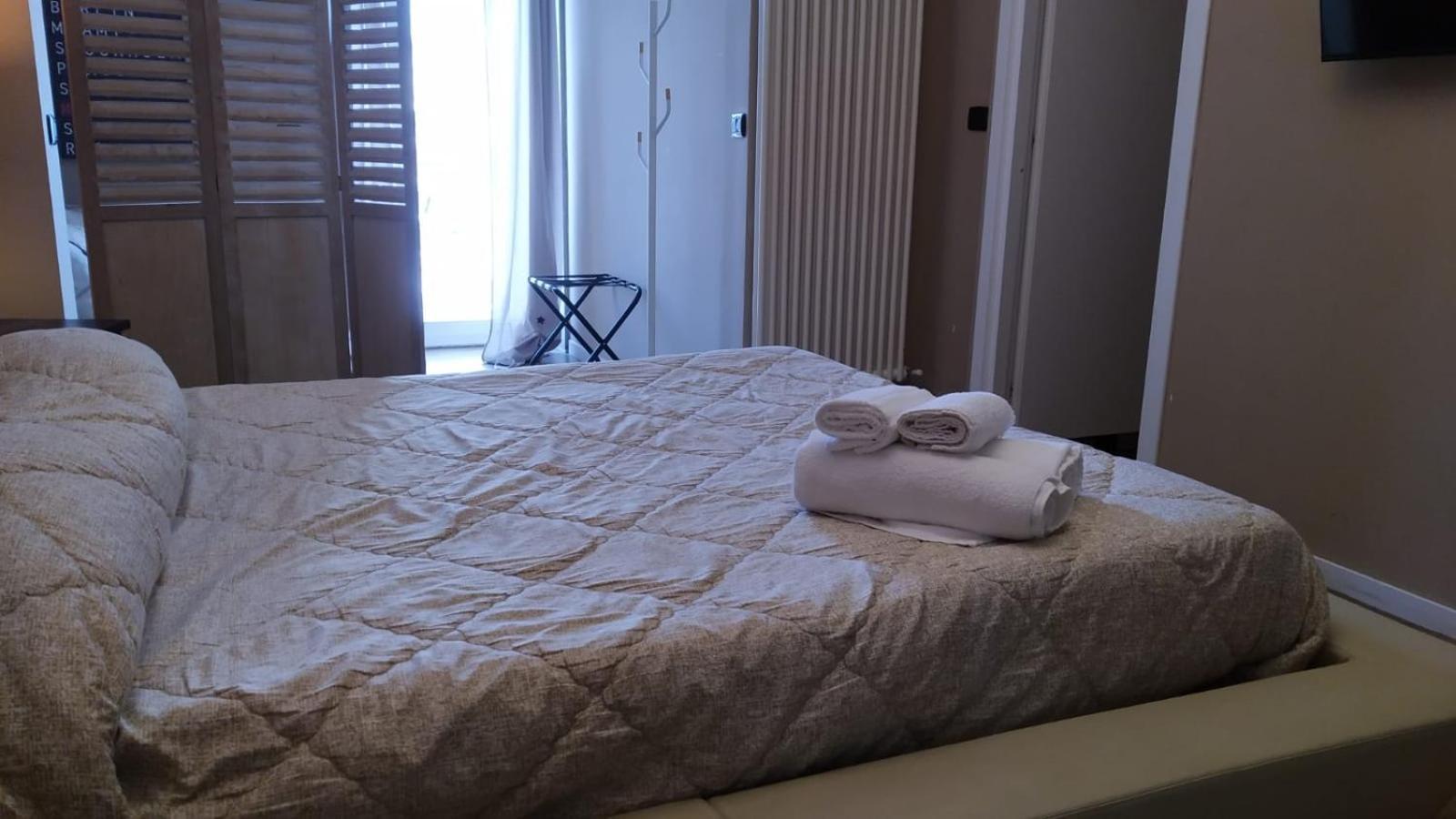 Cconforthotels R&B Cavour Бари Екстериор снимка