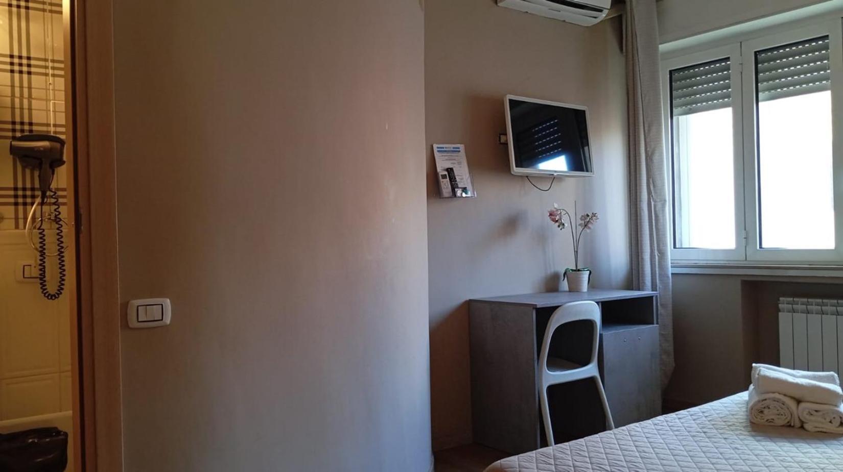 Cconforthotels R&B Cavour Бари Стая снимка