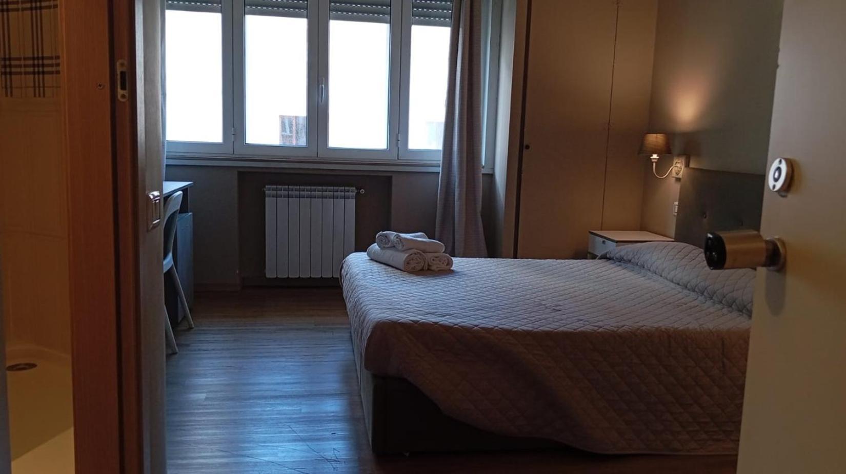 Cconforthotels R&B Cavour Бари Стая снимка